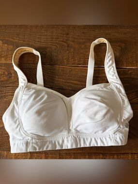 Lululemon High Support Molded Cup Sports Bra white  Hook & Eye 36D